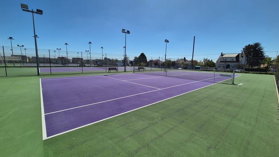 Courts extérieurs violets du TCM Rivery